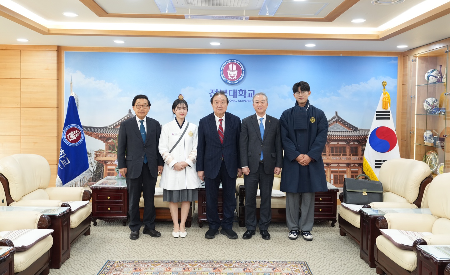 정대철 대한민국헌정회장 방문 게시글 썸네일